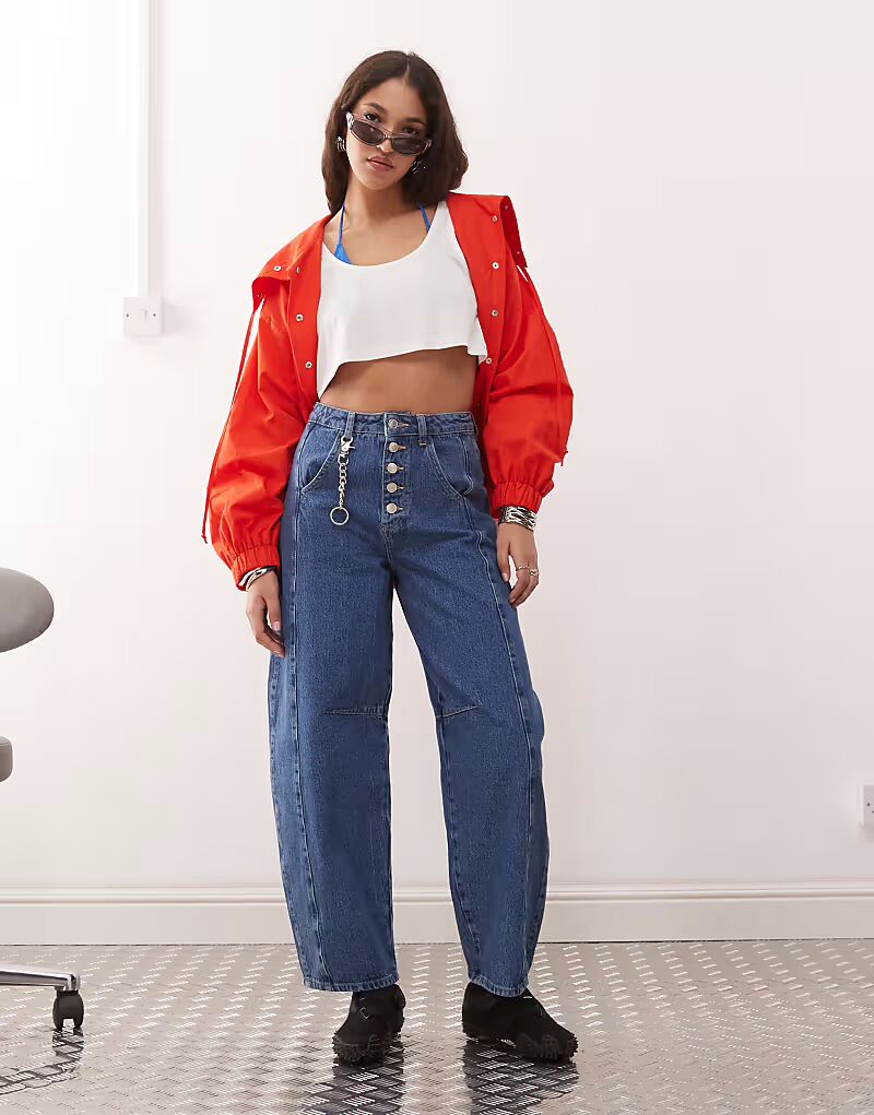 

Джинсы ASOS DESIGN с высокой посадкой и пуговицами, средне-синего цвета