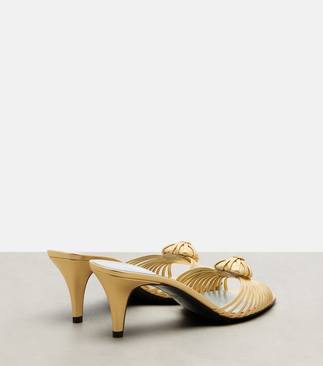 Royal 75 мюли из металлизированной кожи Valentino Garavani, Antique Brass Light — фото 2