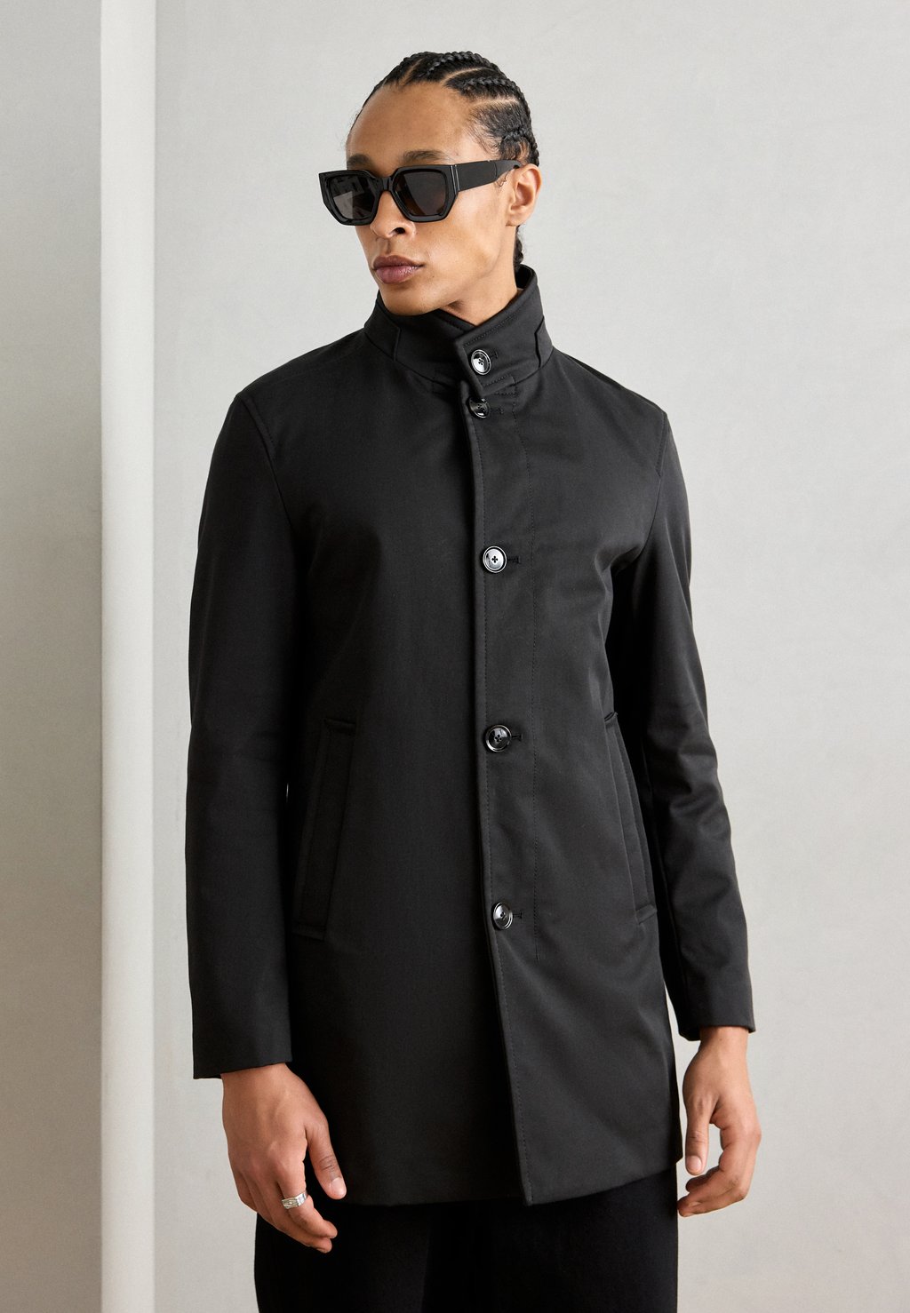 

Короткое пальто FINCHLEY SUMMER Strellson, черный