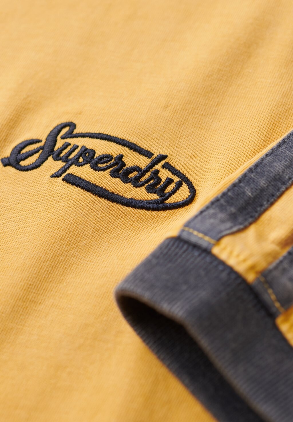 

Футболка с принтом ESSENTIAL RETRO STRIPED Superdry, желтый