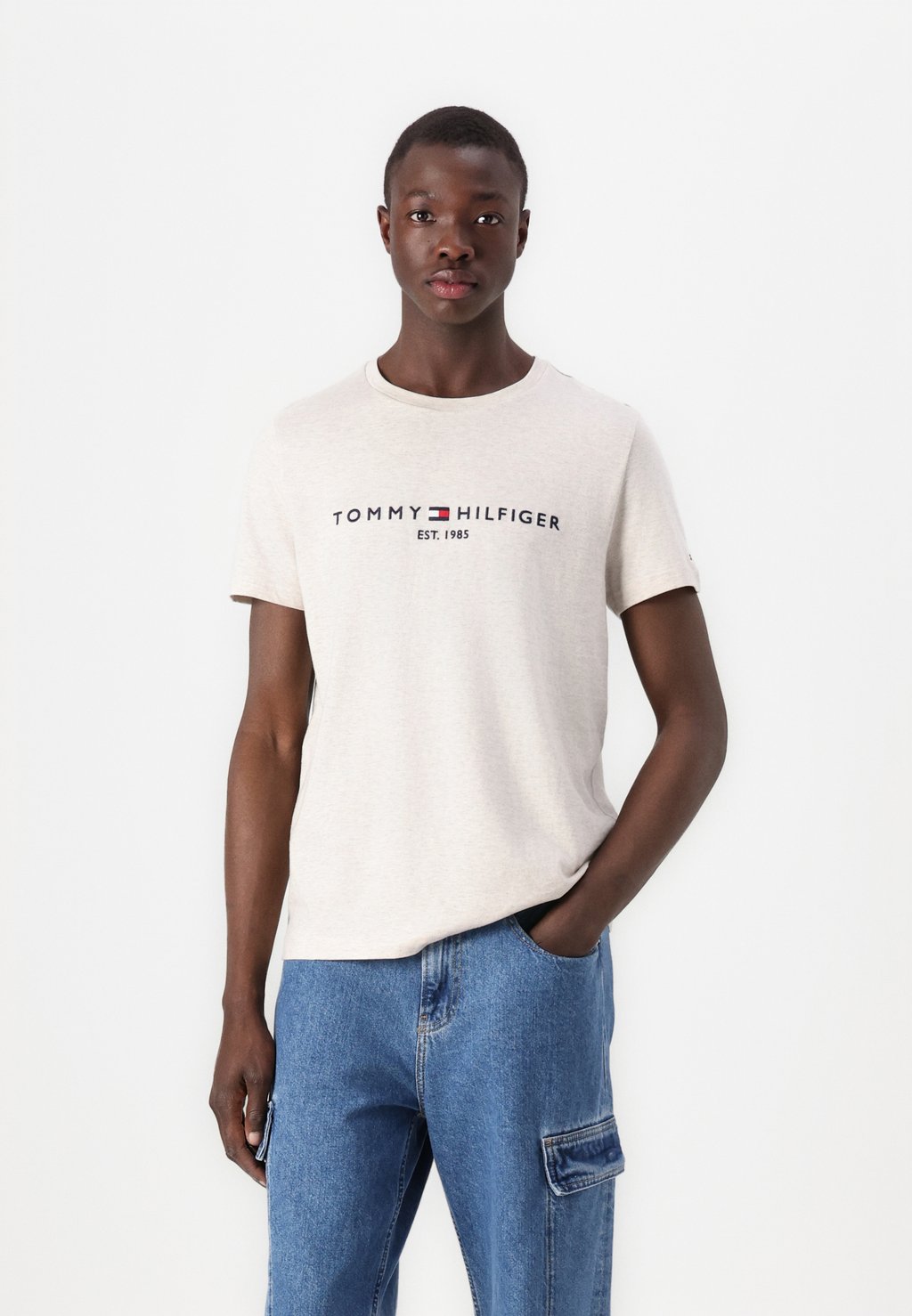 Футболка с принтом LOGO TEE Tommy Hilfiger, кремовый — фото 4
