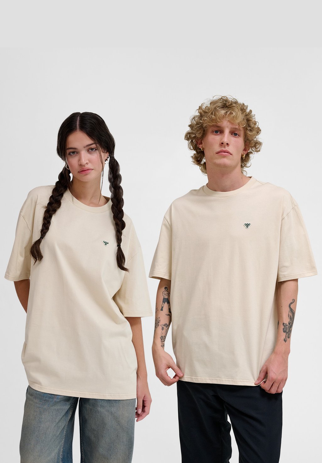 

Базовая футболка Hummel, бежевый