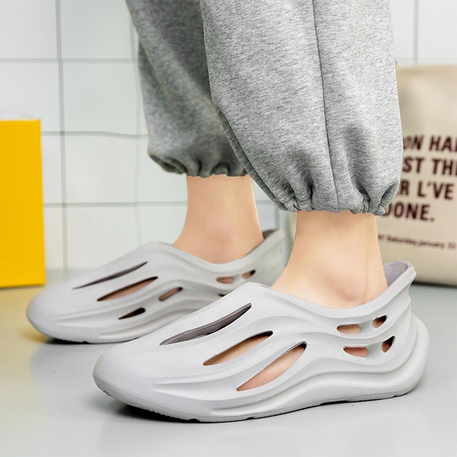 Мужские слипоны из пены с вырезами, стиль Foam Runner, легкие, прочные, из материала EVA, дышащие, мягкие пляжные сандалии с вентиляцией для мужчин Inkuil, серый — фото 4