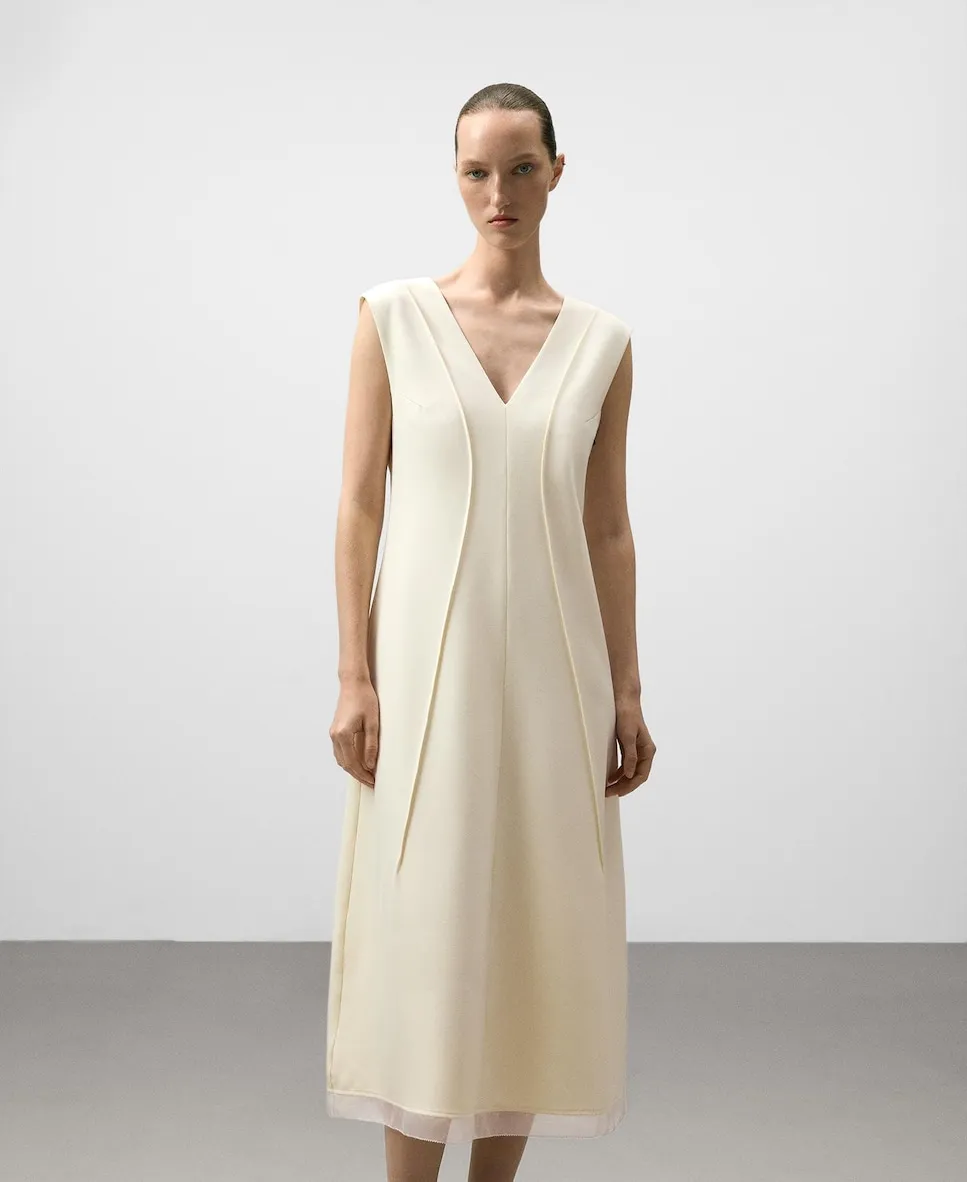 

Платье прилегающего силуэта с V-образным вырезом Adolfo Dominguez, бежевый