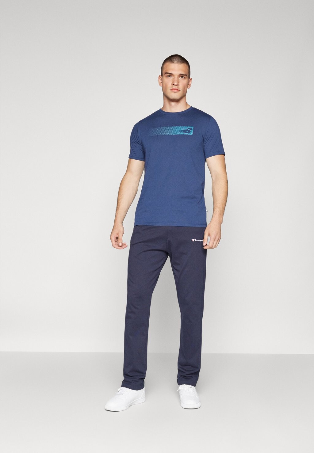 

Спортивная футболка ESSENTIALS HEATHERTECH GRAPHIC New Balance, темно-синий