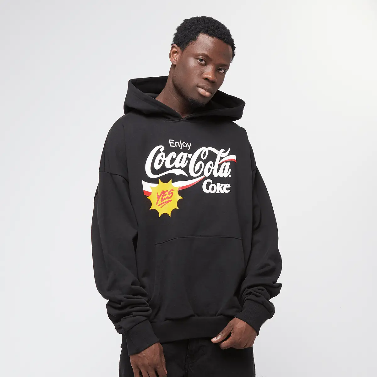 

Худи Upscale by Mister Tee Coca Cola Refreshed Oversize, черный