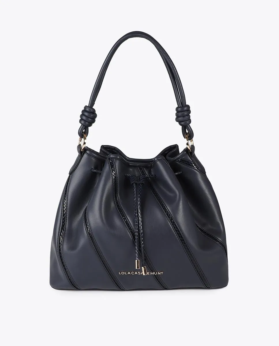 

Детали и детали сумки Judas с эффектом змеиной кожи Lola Casademunt, темно-синий