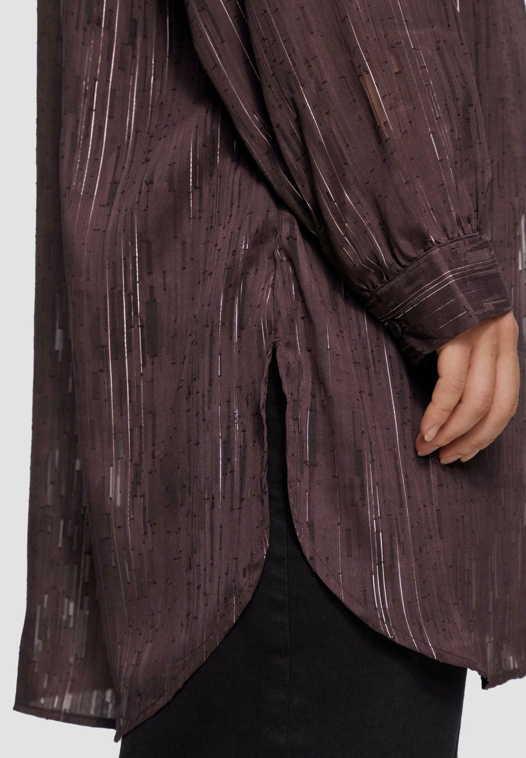 

Блузка на пуговицах TRANSPARENTE LONG-BLUSE MIT SILBER-GLANZ QS, бордовый