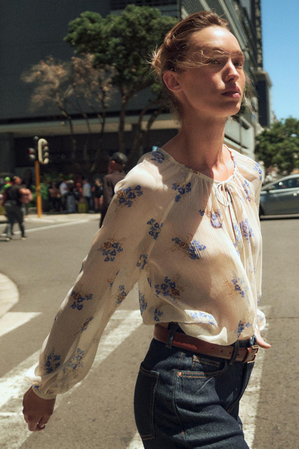 

Полупрозрачная блузка с цветочным принтом ZARA, разноцветный