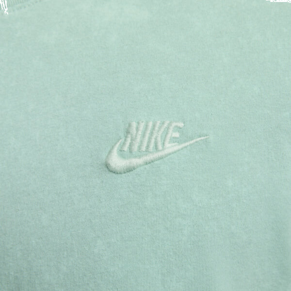 Кроссовки Nike Sportswear Club Washed-Dye T-Shirt 'Lake Green', зеленый — фото 2