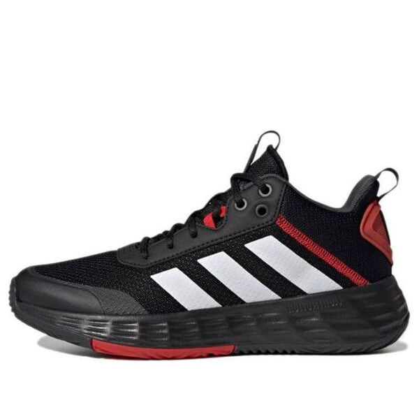 

Кроссовки владеют игрой Adidas, черный