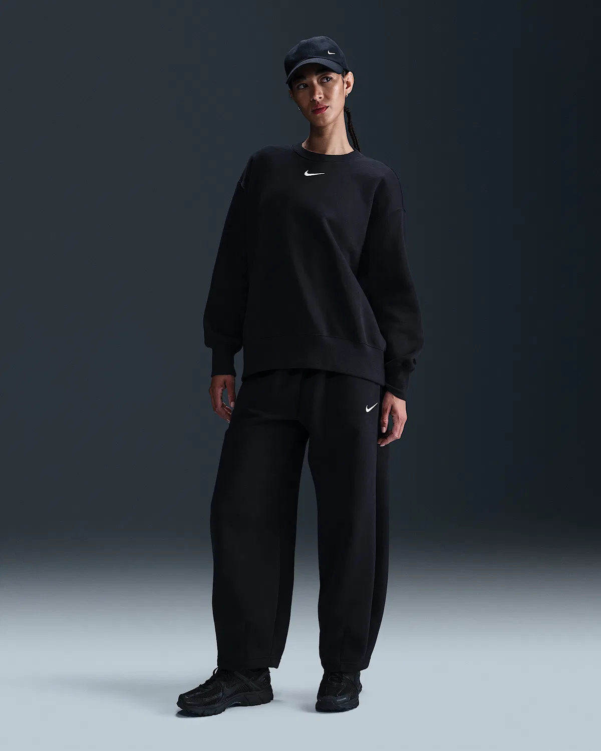 Женский оверсайз свитшот с круглым вырезом Nike Sportswear Phoenix Fleece, Black/Sail — фото 4