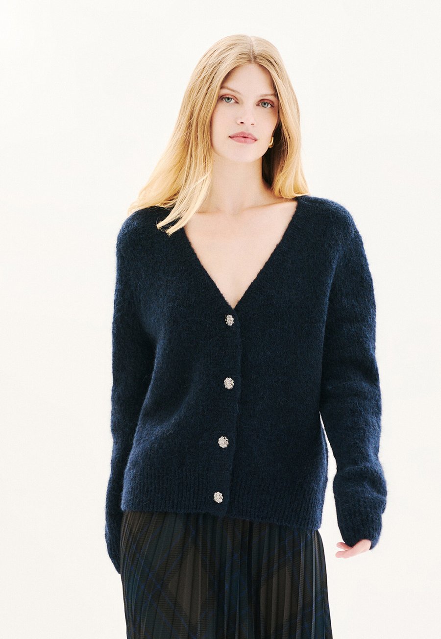 

Кардиган Caroll FRENCH BRAND; FASHION; ELEGANT; MODERN MDONATELLA, Bleu Marine/Blue