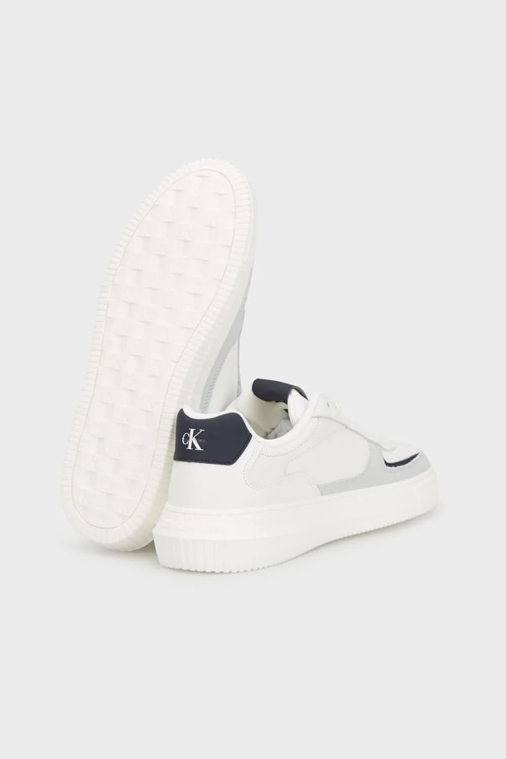 Мужские низкие кеды Calvin Klein Chunky Cupsole LTH Nu Ym0ym01426, ярко-белый/темно-синий/серый — фото 4
