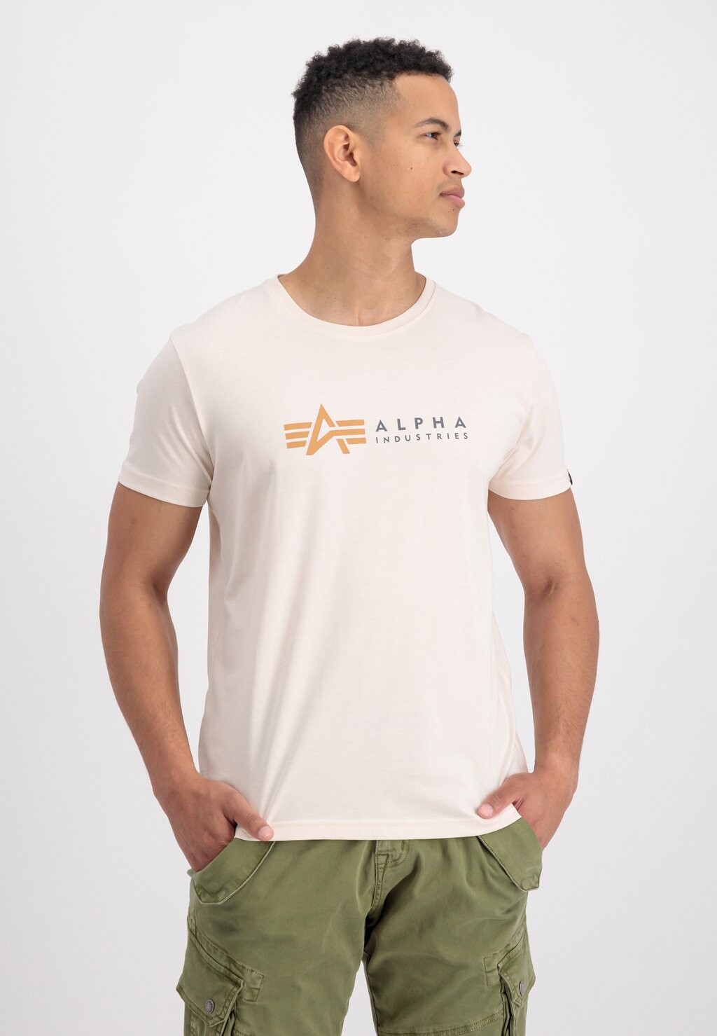 

Футболка с принтом LABEL Alpha Industries, цвет jet stream white