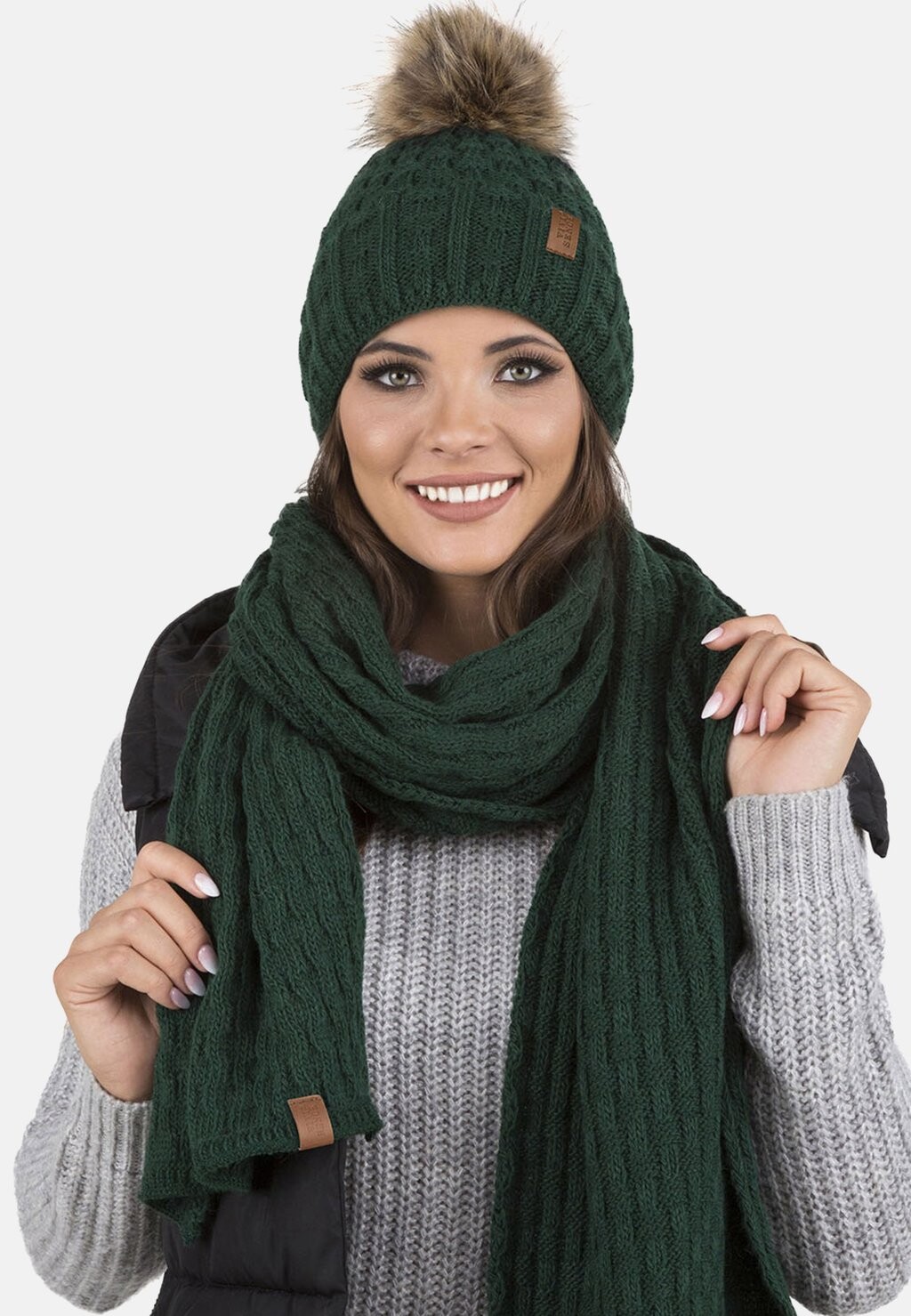 

Шапка 7015 BEANIE AND SCARF SET Vivisence, цвет green