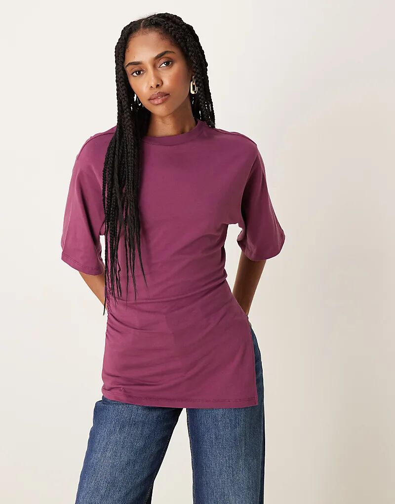 

Футболка ASOS DESIGN с асимметричным подолом и присборенным низом сливового цвета