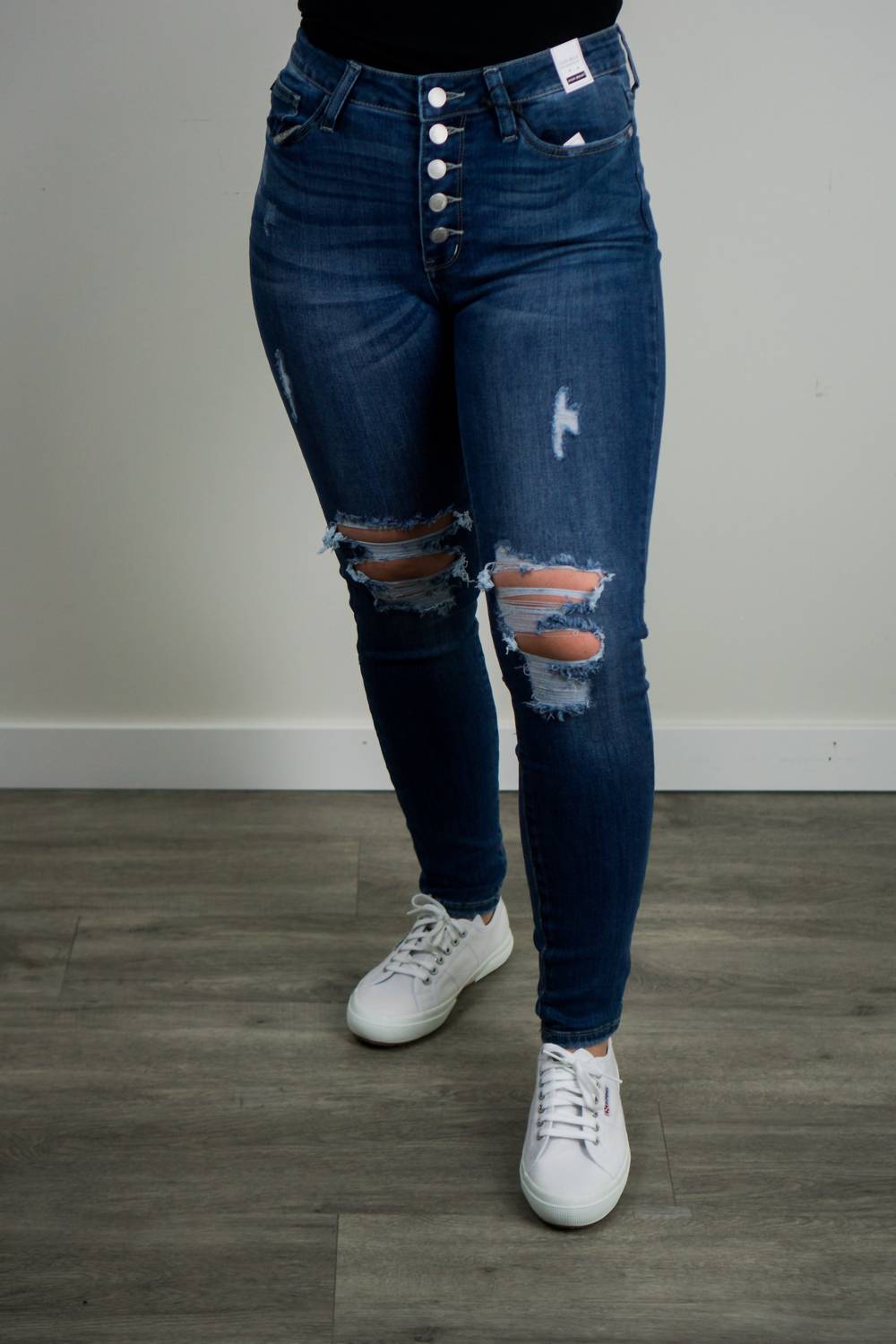 

Женские зауженные джинсы с высокой посадкой на пуговицах и манжетами в темном цвете Judy Blue, Dark