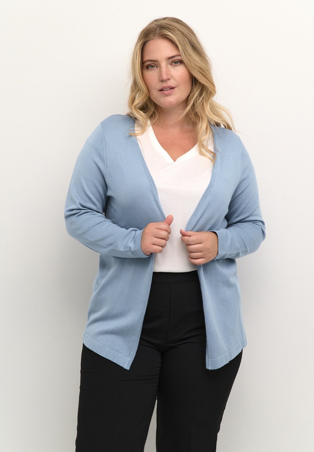 

Кардиган FARSIA Kaffe Curve, цвет faded denim