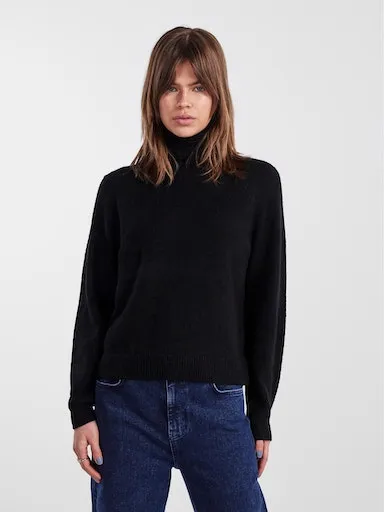 

Свитер с высоким воротником из кусочков "PCJULIANA LS ROLLNECK KNIT NOOS BC" Pieces, черный