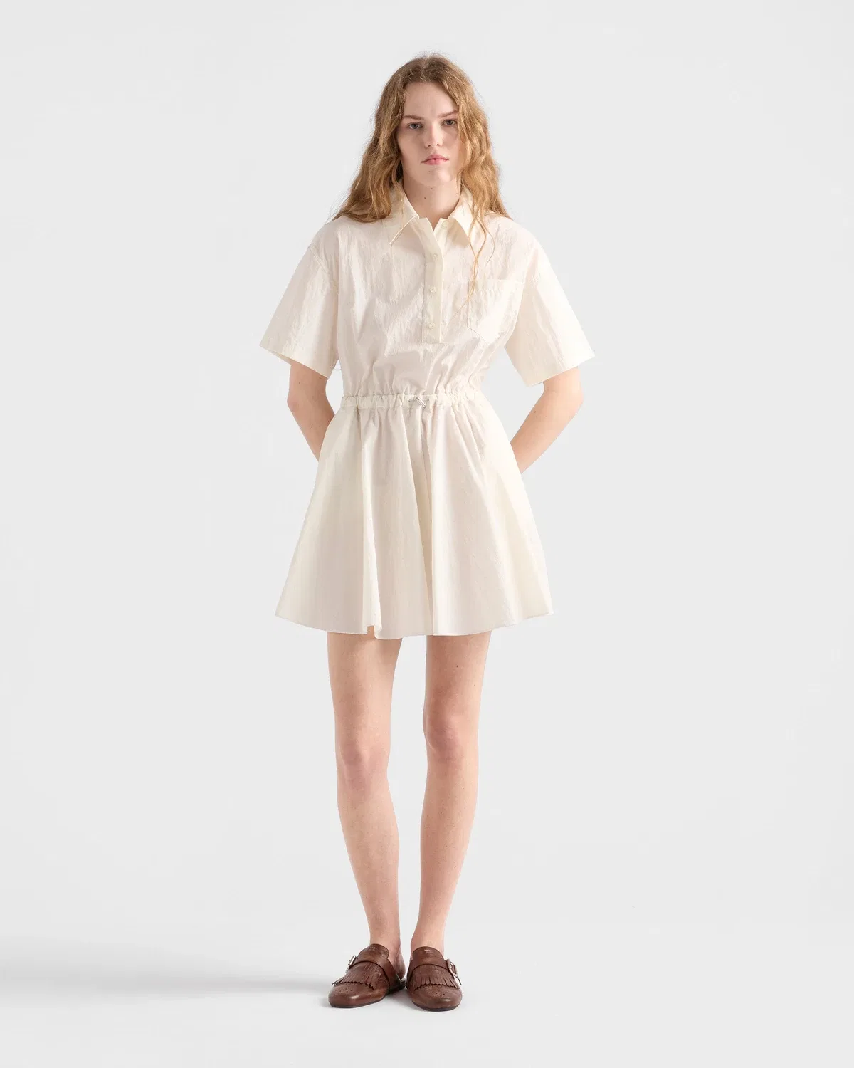 Платье из технического понже с короткими рукавами Prada, белый — фото 2