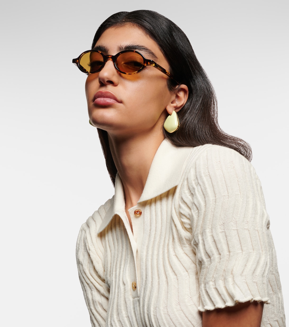 Классические овальные солнцезащитные очки Bottega Veneta, Havana-Havana-Yellow — фото 3
