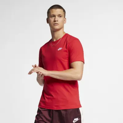 

Футболка Nike Sportswear Club, цвет University Red/White