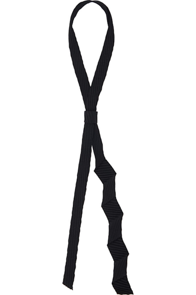 

Черный галстук-зигзаг HOMME PLISSÉ ISSEY MIYAKE