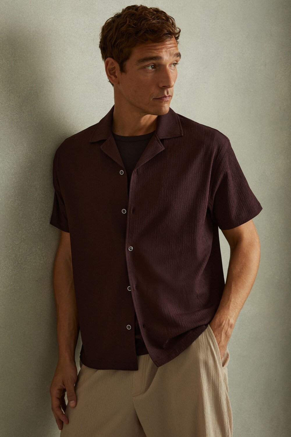 

Рубашка Hunt с текстурированным креповым воротником и кубинским узором Reiss, бордовый