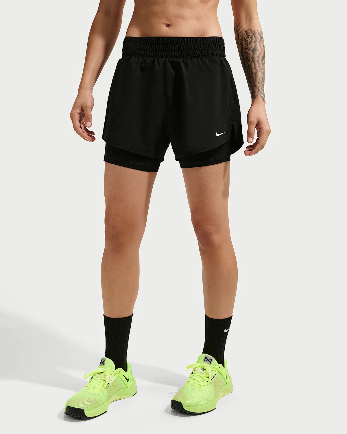 Женские шорты Nike One Dri-FIT с высокой посадкой 3" 2-в-1, Black/White — фото 2