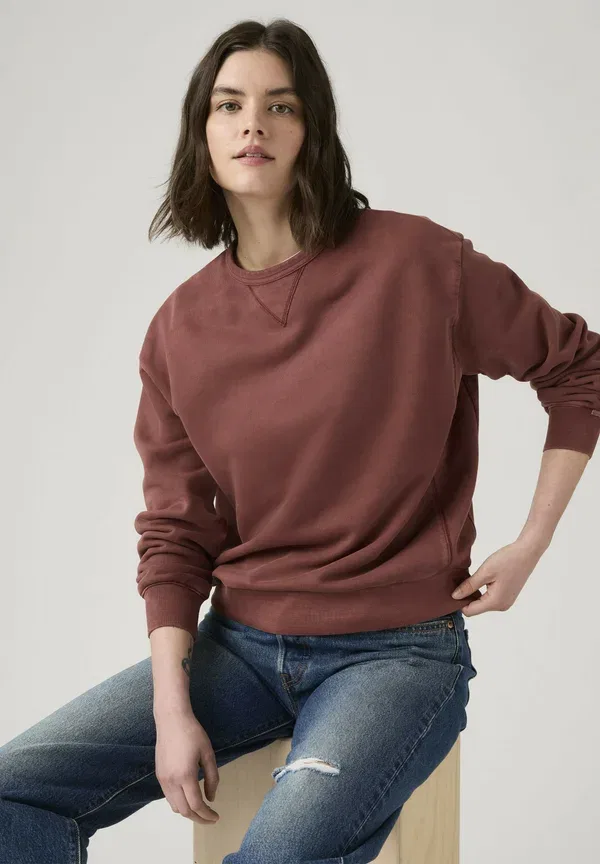 Свитшот Levi's Heritage Crew NG Signature GD Niagara MI, цвет серый замок - красный — фото 4