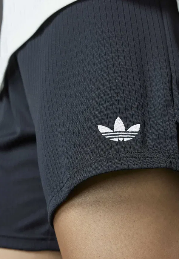 Футболка Adidas Originals Deutschland DFB 125 Anniversary National Team Wear, черный/облачно-белый — фото 4