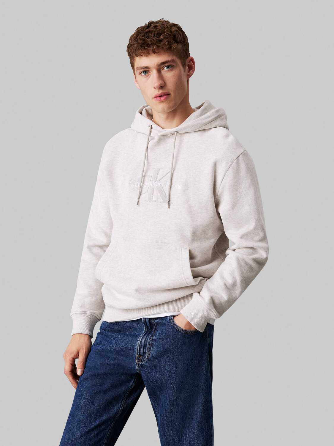 

Худи из синели с монологом Calvin Klein, белый