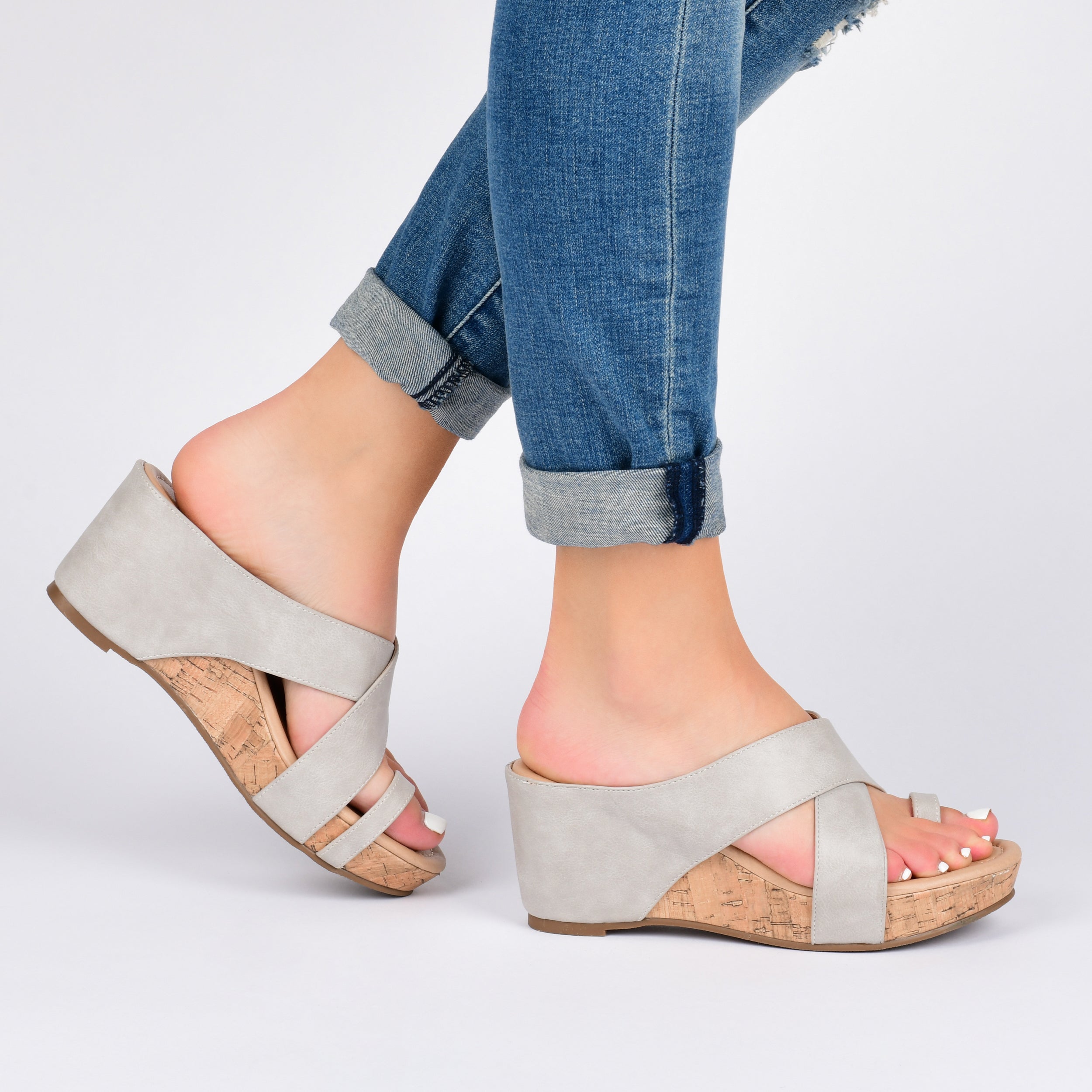Женские босоножки Tru Comfort Foam Rayna на танкетке из коллекции Journee, темно-синий — фото 3