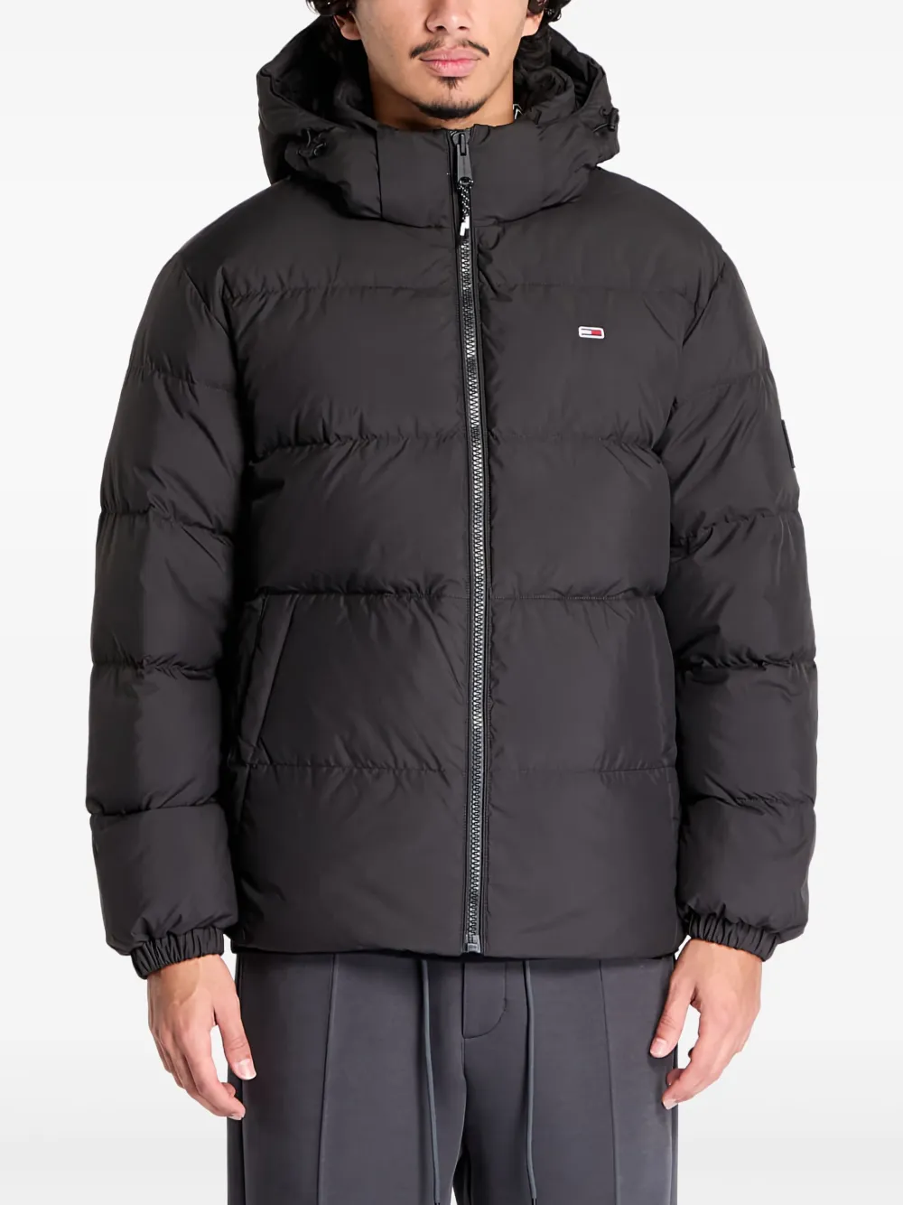 

Пуховик Essential Tommy Jeans, черный