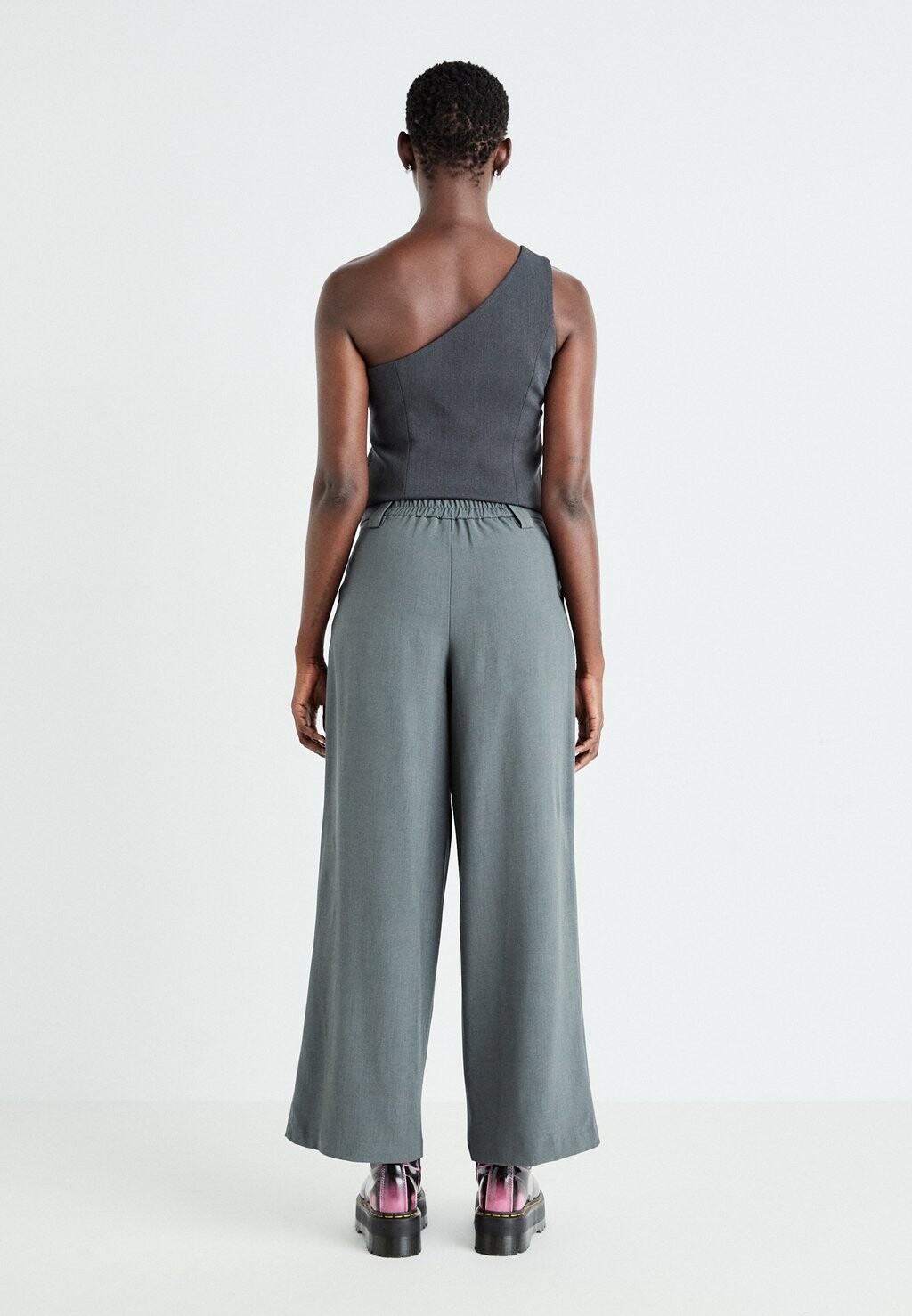 

Брюки ONLSVEA WIDE PANT ONLY, цвет Mottled Dark Grey