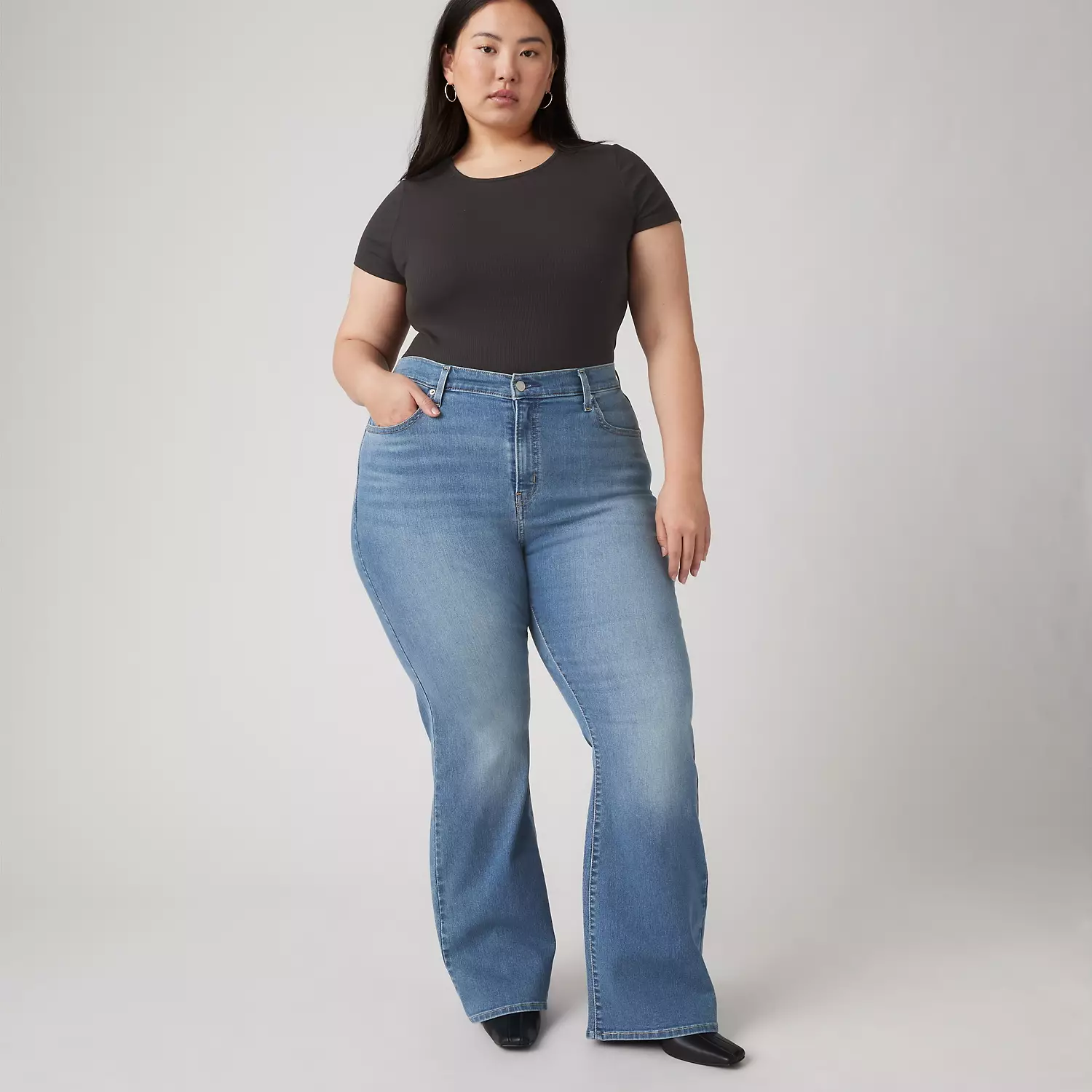 

726 Женские джинсы клеш с высокой талией (размер плюс) Levi's, цвет Eternal Indigo - Medium Wash