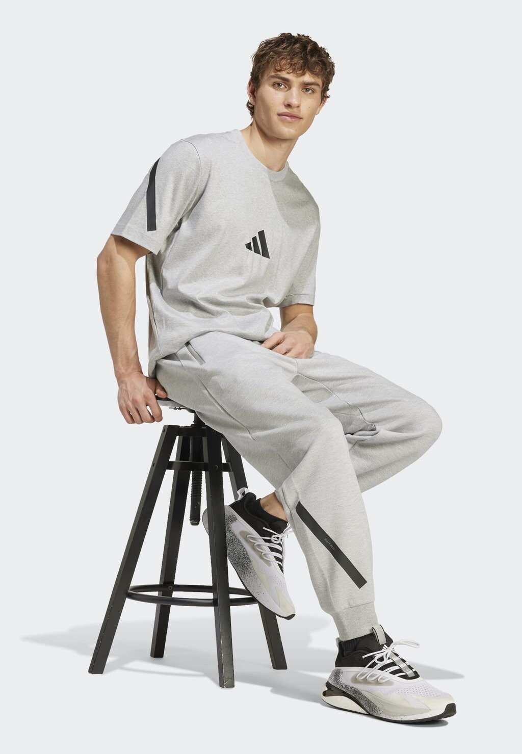 Футболка с принтом Z.N.E. adidas Sportswear, серый — фото 4