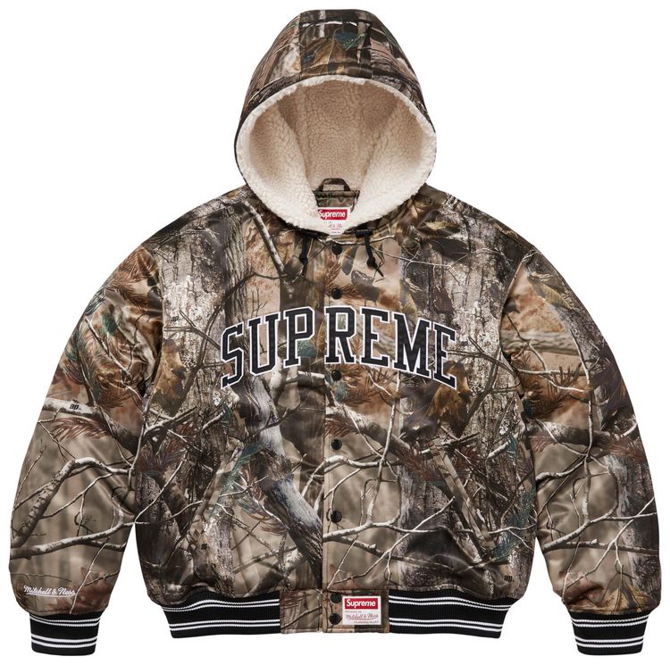 

Куртка-бомбер Supreme x Mitchell & Ness из атласа с подкладкой и капюшоном, расцветка «Realtree AP Camo», коричневый