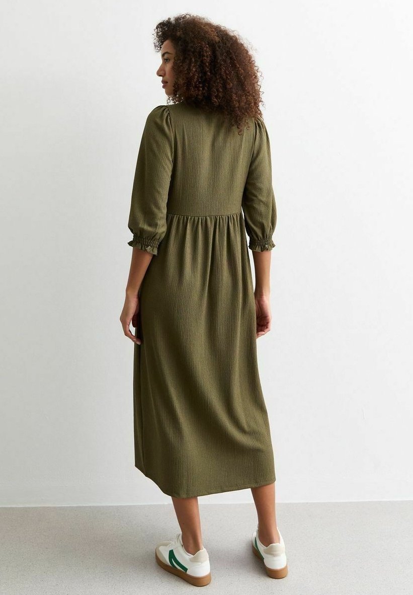 

Платье макси CROPPED SLEEVE TEXTURED SMOCK New Look, хаки