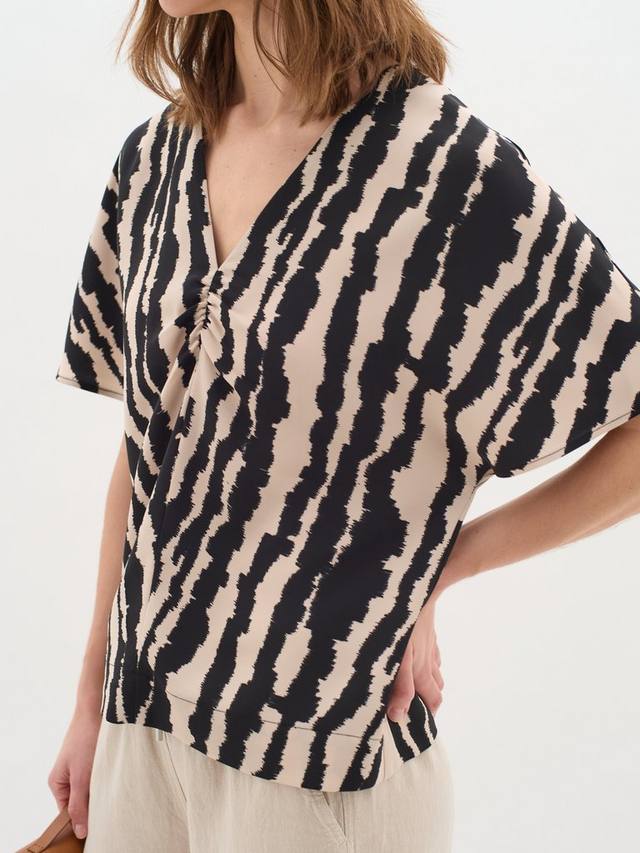 

Топ с v-образным вырезом Xeenia в абстрактную полоску InWear, Black/Multi