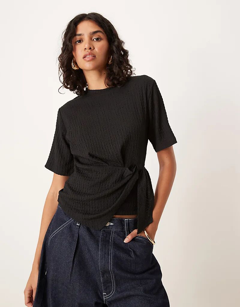 

Футболка ASOS DESIGN с защипами по бокам и драпировкой, черного цвета