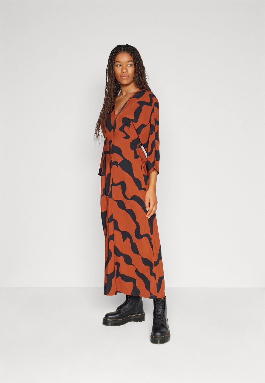 

Дневное платье VMBARA 2/4 V-NECK DRESS Vero Moda, черный