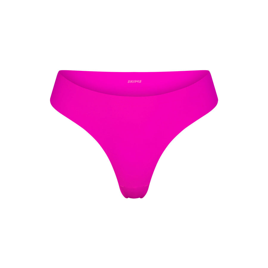 

Стринги с окучиванием SKIMS Naked, цвет Fuchsia