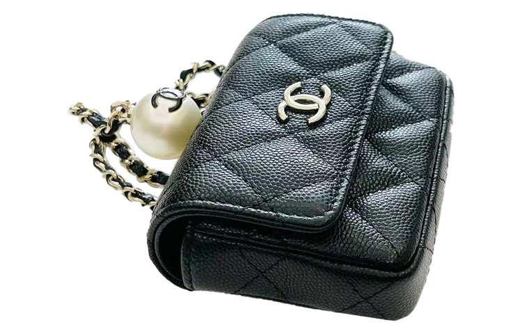 CHANEL Кожаный мешочек на шею маленький женский черный — фото 3