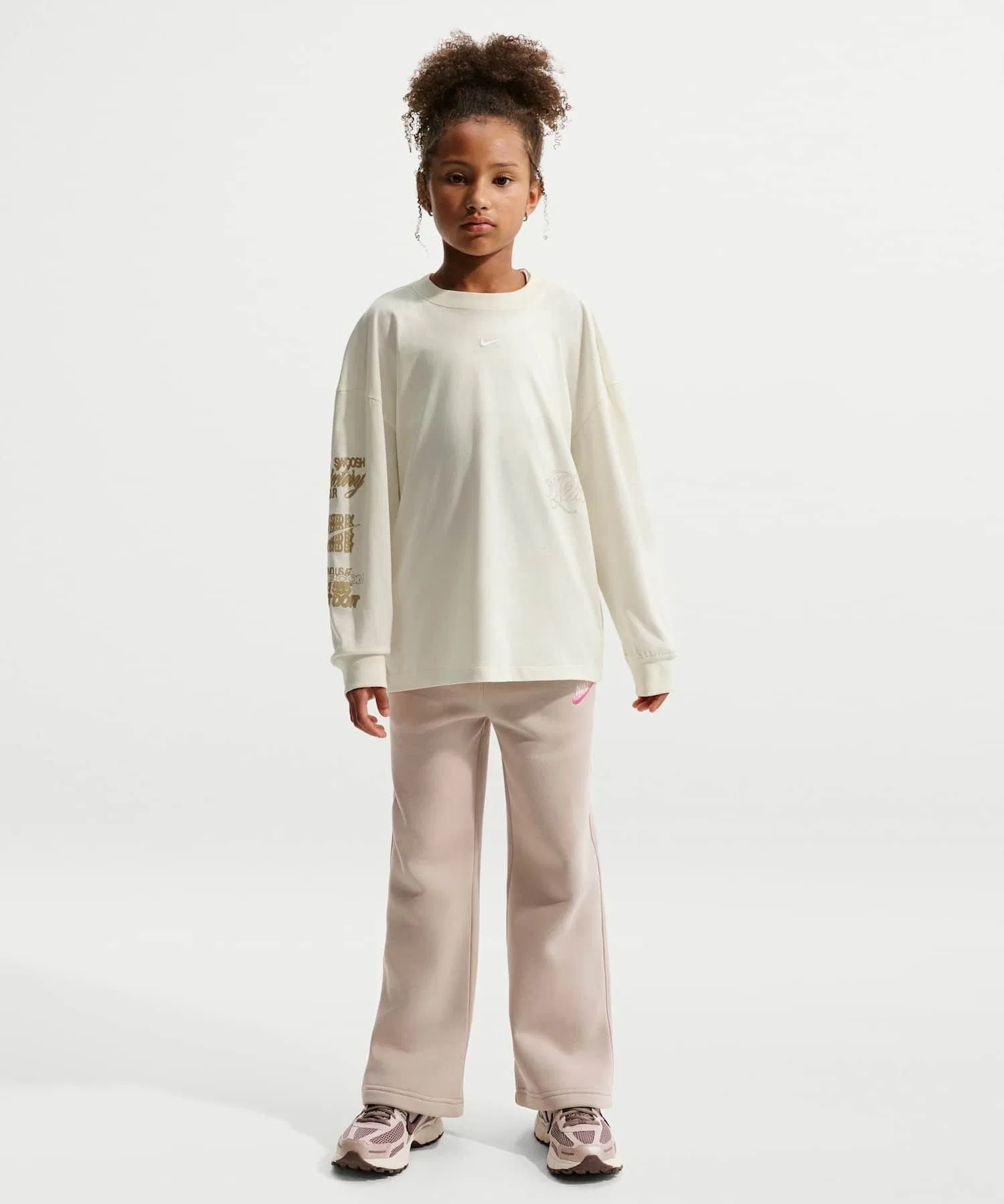 Детская футболка Nike Sportswear Oversized с длинным рукавом Soft Pearl — фото 4