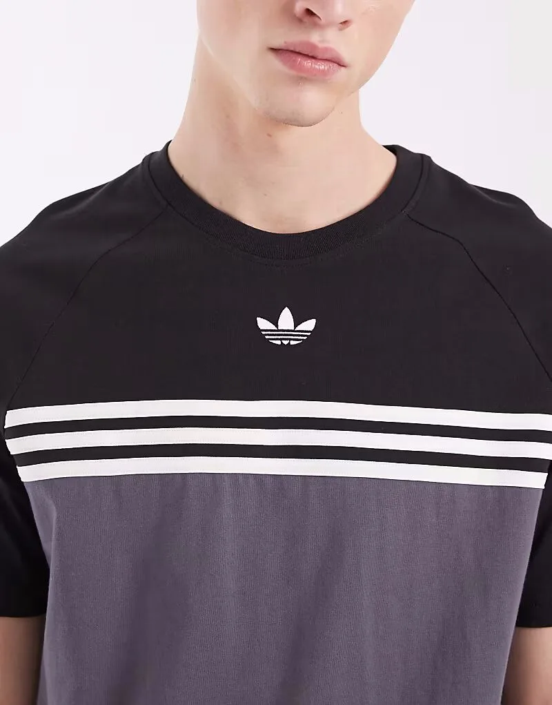 Футболка Adidas Originals с полосой на груди, серо-черного цвета — фото 3