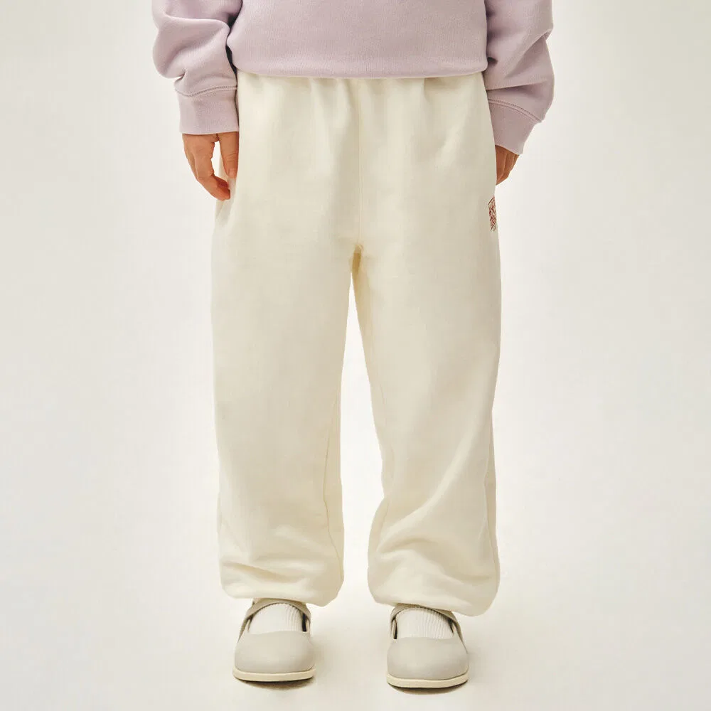 Детские спортивные брюки с классическим логотипом кремовые от Marithé Kids
