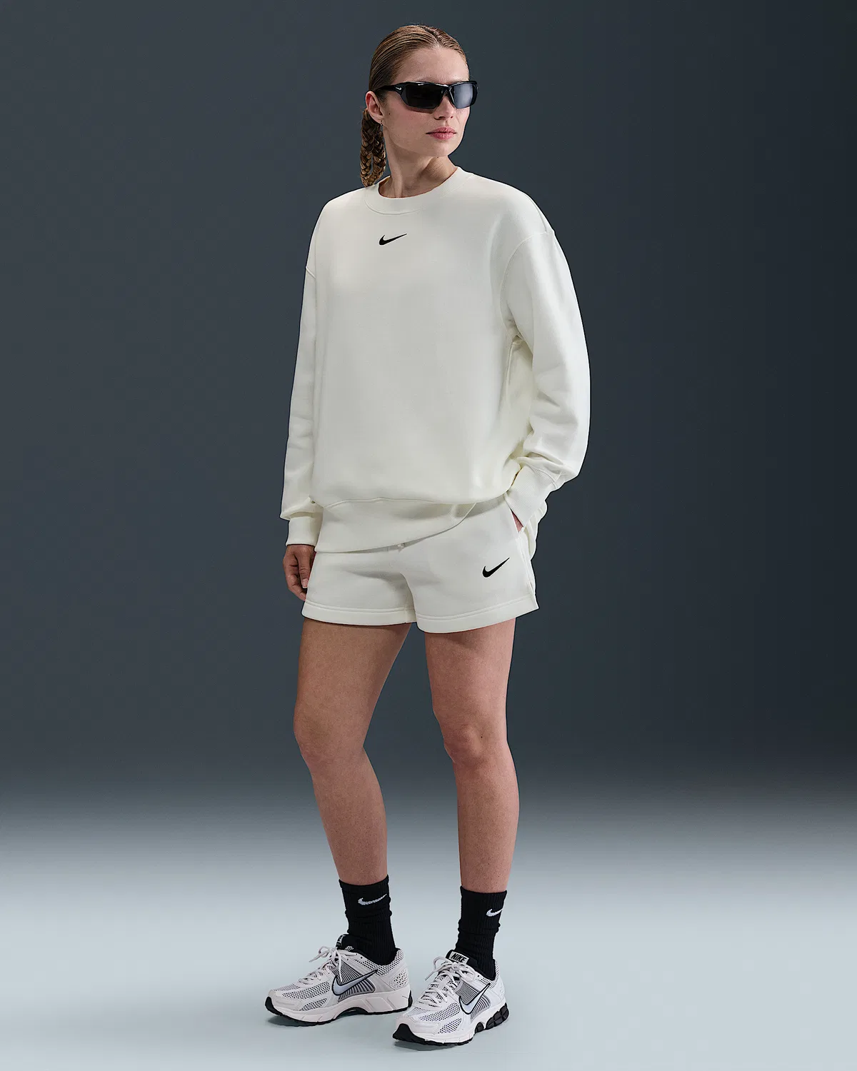 Женский оверсайз свитшот с круглым вырезом Nike Sportswear Phoenix Fleece, Sail/Black — фото 4