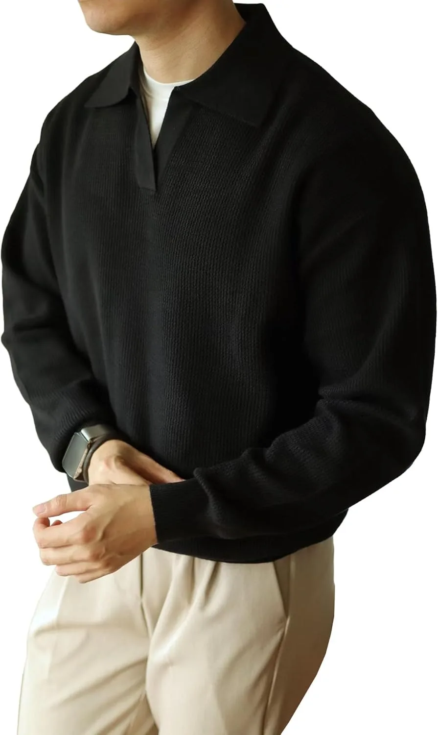 

Мужской свитер с воротником V-образной формы и кабельной вязкой